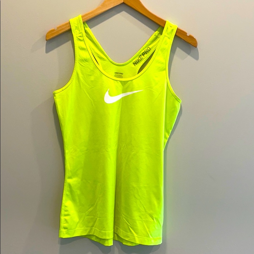 M Nike Pro tank